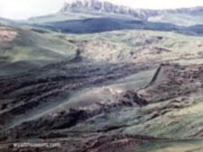 Firstglimpse:Hikingacrossthegulley-riddledlandscape,RonWyattandhissonstoppedariseandsawthe